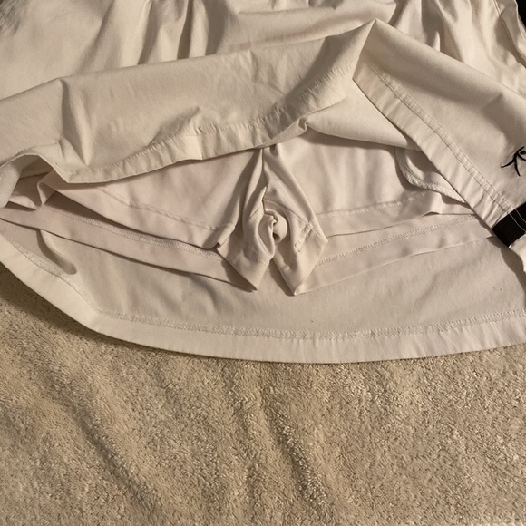 Danskin Now woman’s skort size XL white with blue stripe - Picture 4 of 5
